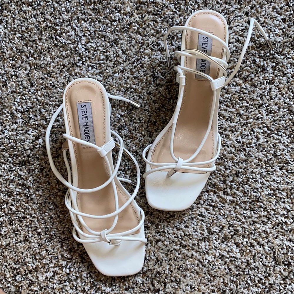 WHITE STEVE MADDEN HEELS